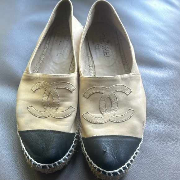 Chanel two tone leather espadrilles.. - Picture 2 of 6